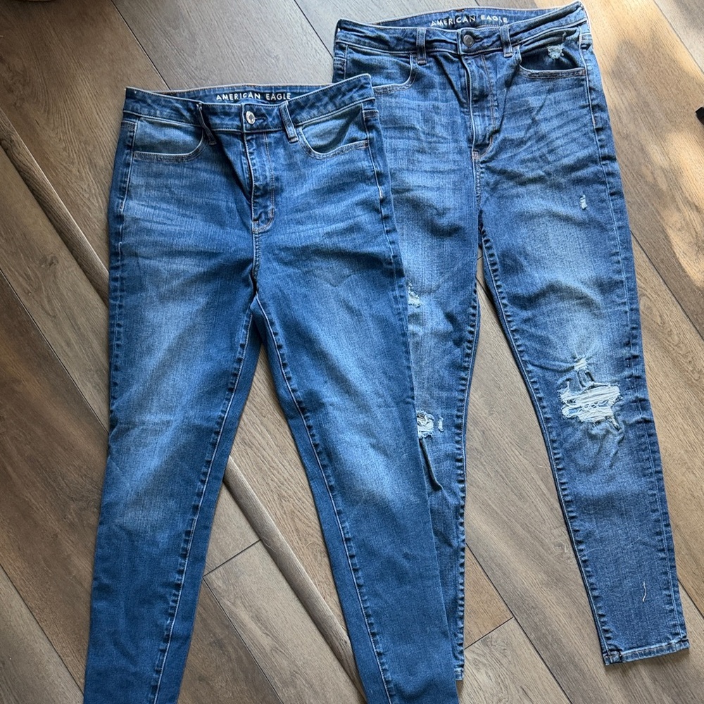 American Eagle Outfitters Women's Distressed and Classic Blue Skinny Jeans